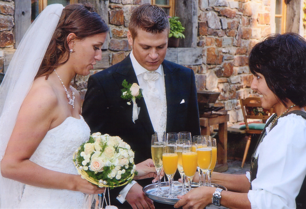 Recepción con champán para novios