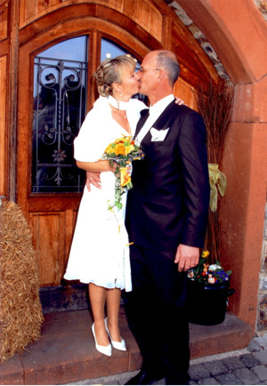 Beatrix og Stefan foran registret Beatrix og Stefan foran registret