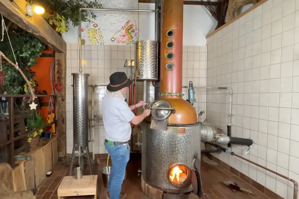 Gutschein Schnapsbrennen mit Erwin v.d. Mühle